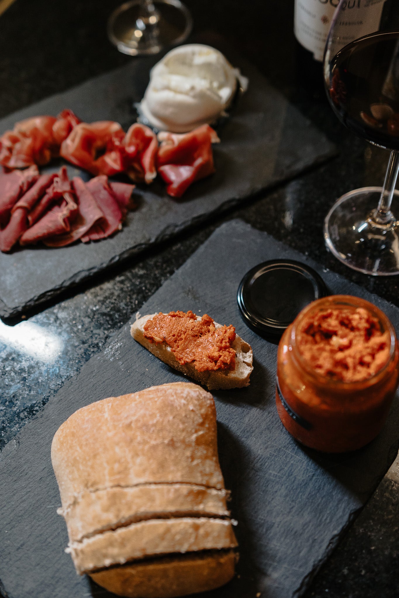 Kit de Frios e Vinhos MUUH e Parceiros